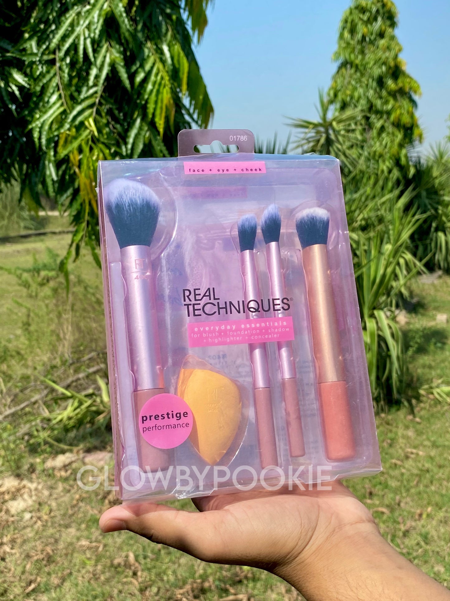 Real Techniques 5 Piece Everyday Essentials Makeup Brush Set